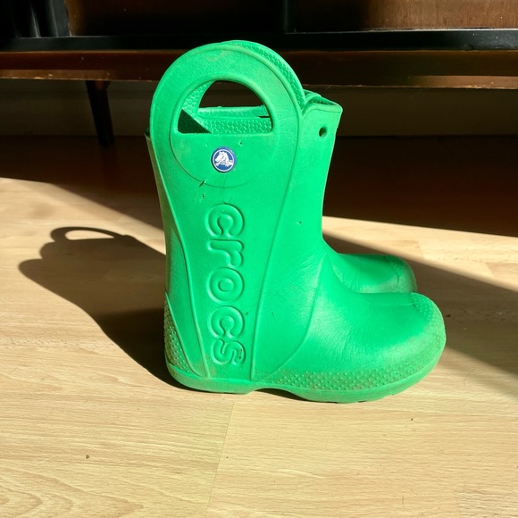 Little kids green croc rain boots. - Picture 1 of 4